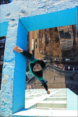 Illustration for article titled The craziest of the Russian city climbers is beyond insane